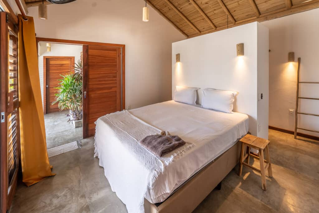 Chambre double avec lit double et charpente apparente en bois, La Kite Family, Pontal de Maceió