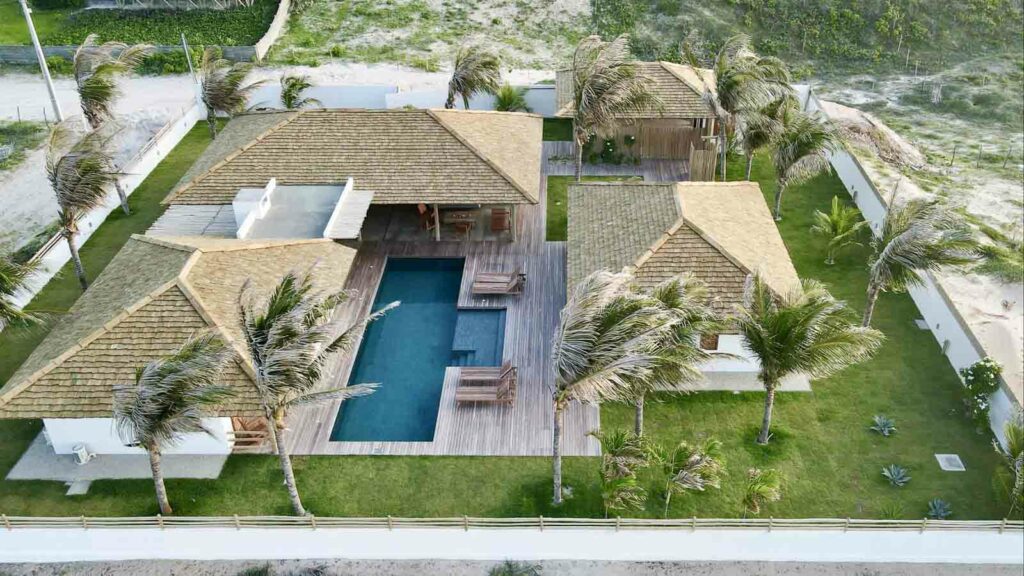 Vue aérienne de la Kite Family+ avec piscine, terrasse et jardin tropical à Pontal de Maceió