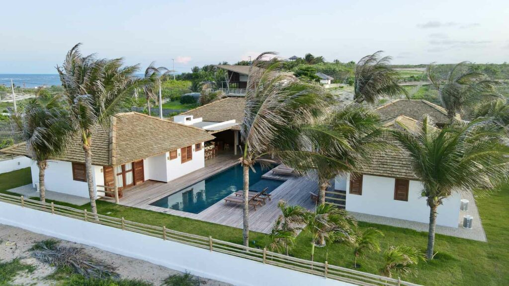 Vue aérienne de la Kite Family+ avec piscine et vue océan à Pontal de Maceió, Fortim